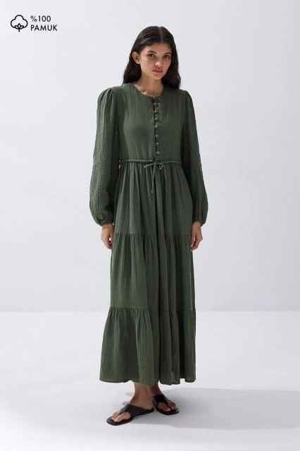 Önden Düğmeli Zümrüt Müslin Elbise