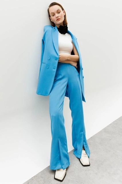 Önden Yırtmaçlı Yüksek Bel Mavi Pantolon