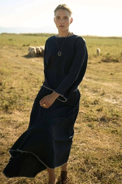 Organik Karışımlı Çoban Dikiş Detaylı Lacivert Etekli Takım