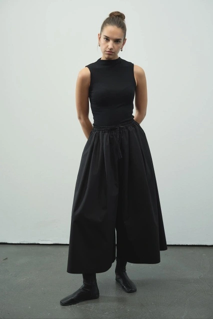 Pamuklu Rahat Kesim Siyah Pantolon