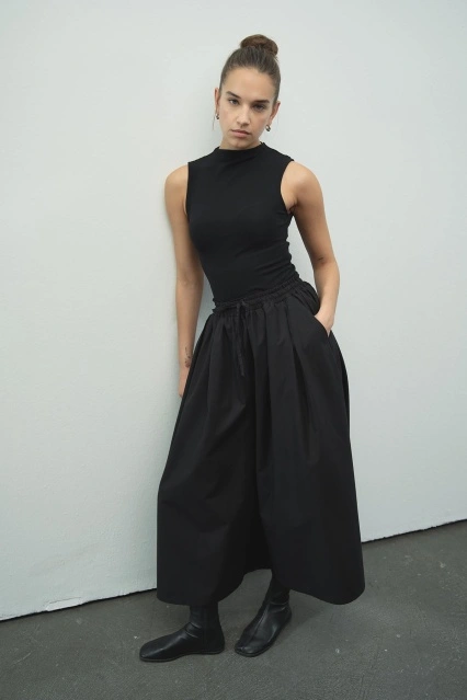 Pamuklu Rahat Kesim Siyah Pantolon