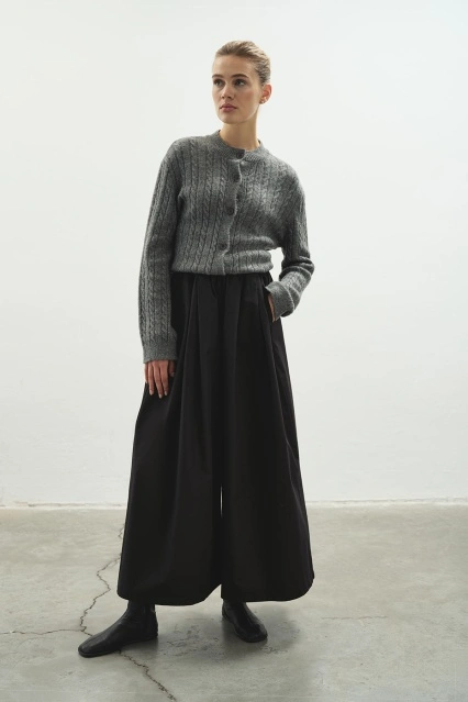 Pamuklu Rahat Kesim Siyah Pantolon