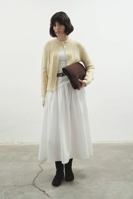 Pamuklu Uzun Evaze Beyaz Etek