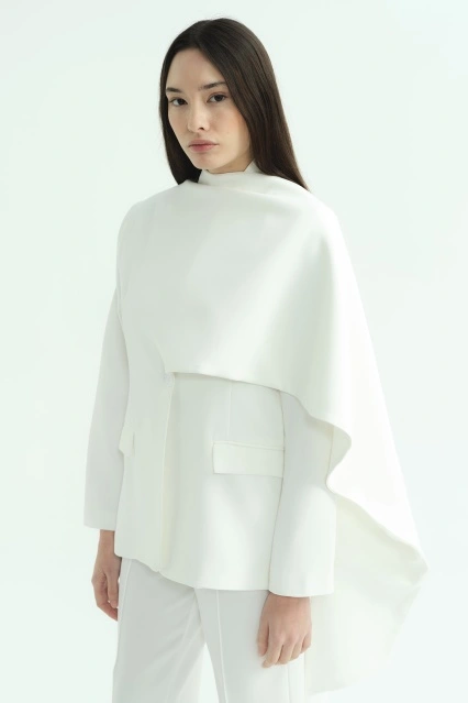 Pelerin Detaylı Ekru Blazer Ceket