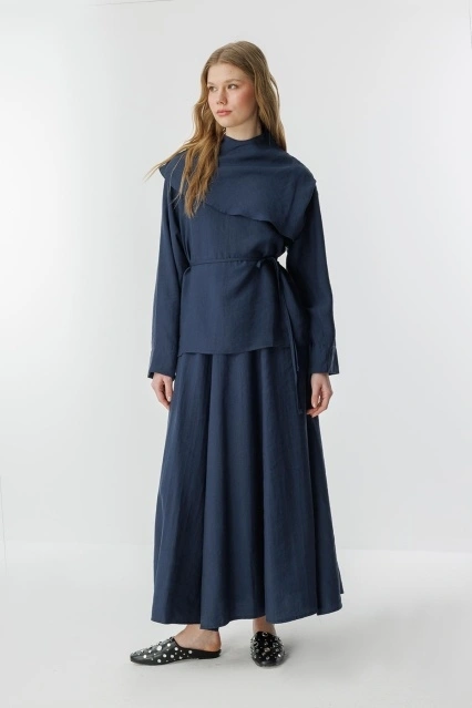 Pelerin Detaylı Lacivert Etek Takım