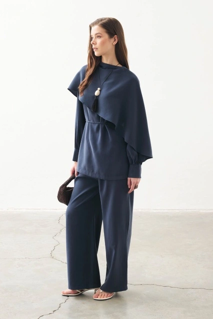 Pelerin Detaylı Lacivert Pantolon Takım