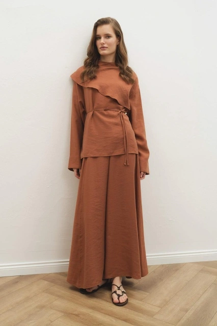 Pelerin Detaylı Tarçın Etek Takım