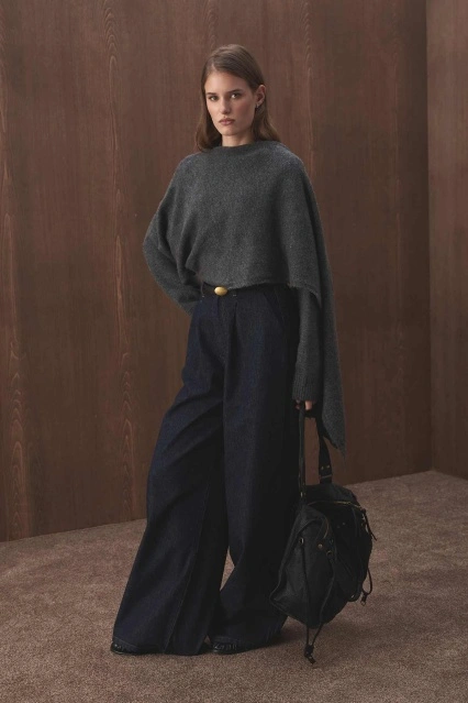 Pelerin Detaylı Triko Antarasit Kazak