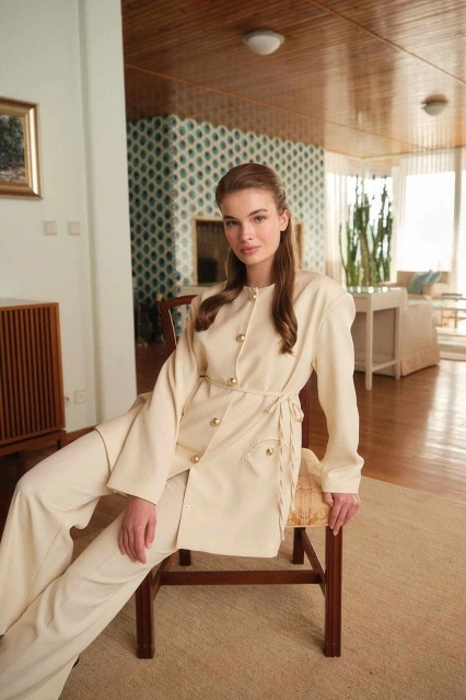 Peri Gold Düğme Detaylı Krem Pantolon Takım