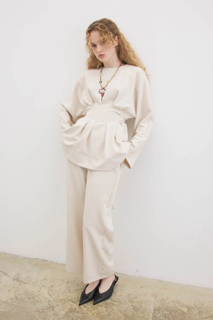 Pile Detaylı Bluz Taş Pantolon Takım