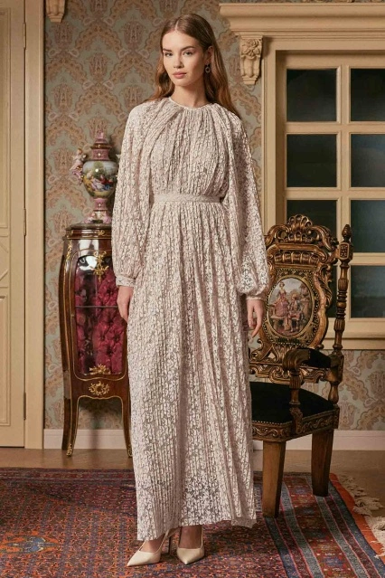 Piliseli Dantelli Elbise - Bej