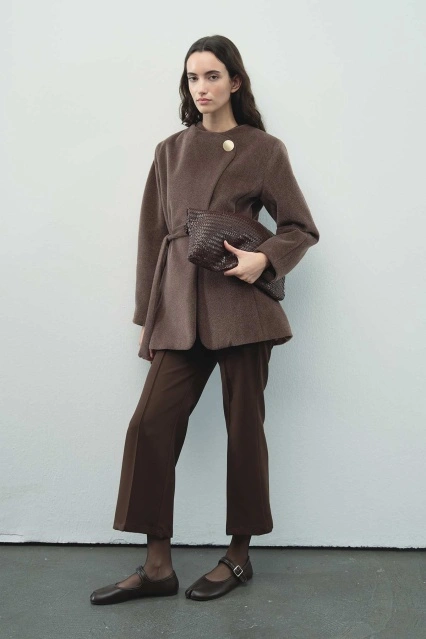 Premium Asimetrik Yaka Kısa Kahve Kaban