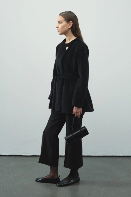 Premium Asimetrik Yaka Kısa Siyah Kaban