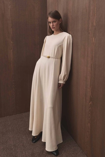 Premium Belden Oturma Detaylı Vanilya Elbise