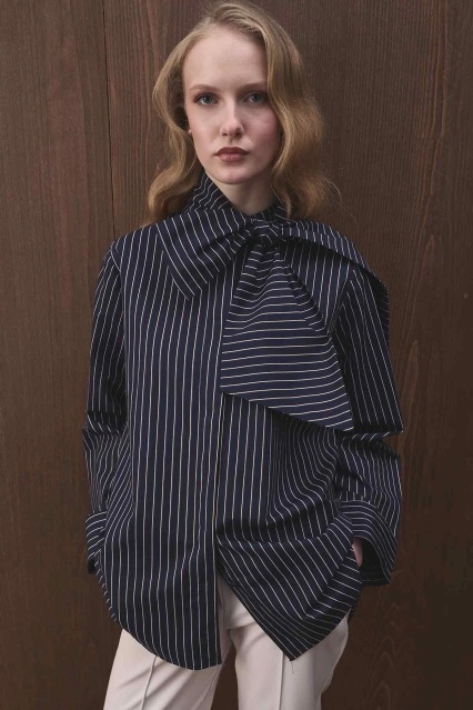 Premium Çıkarılabilir Bağlama Detaylı Çizgili Poplin Lacivert Gömlek