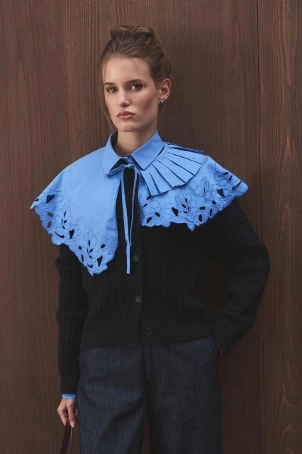 Premium Poplin Pilise Detaylı Nakışlı Mavi Yaka