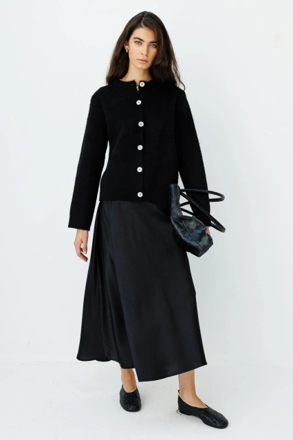 Premium Tüy Dokulu Siyah Hırka