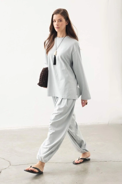 Rahat Kesim Şalvar Buz Mavi Pantolon Takım