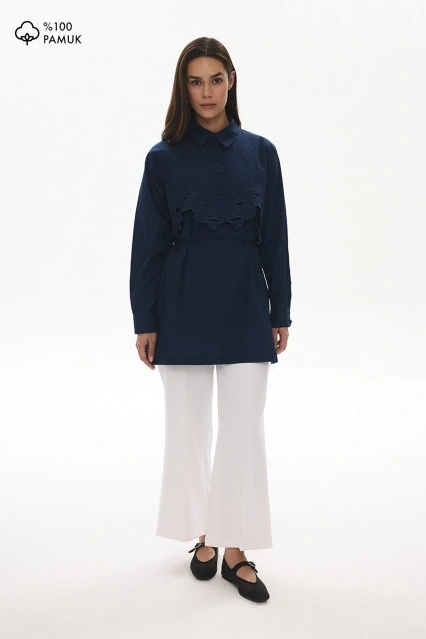 Rose Nakış Detaylı Poplin Lacivert Gömlek Rose Nakış Detaylı Poplin Lacivert Gömlek