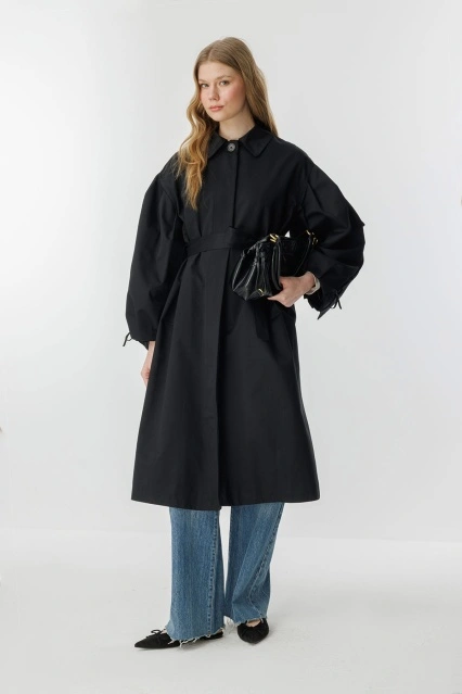 Rose Pelerin Detaylı Siyah Trençkot