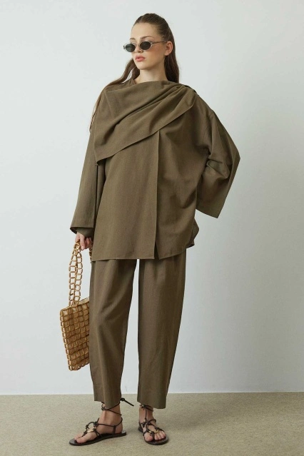 Şal Aksesuarlı Haki Keten Ceket