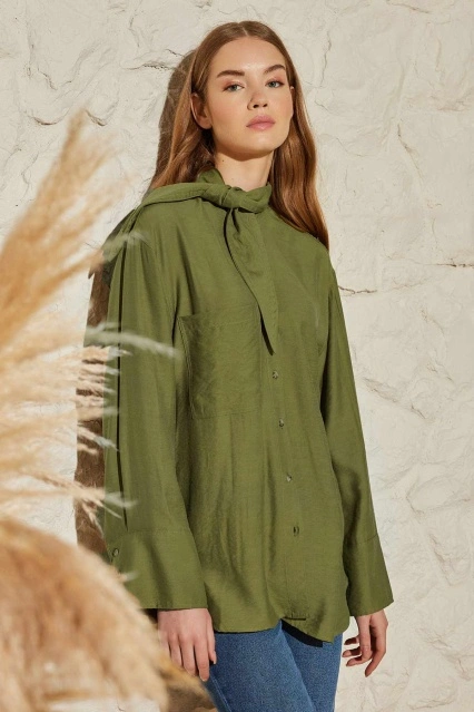 Yakası Bağlamalı Haki Modal Gömlek
