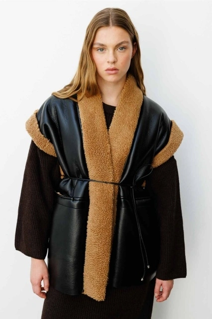 Şal Yaka Kürklü Deri Yelek - Camel Şal Yaka Kürklü Deri Yelek - Camel