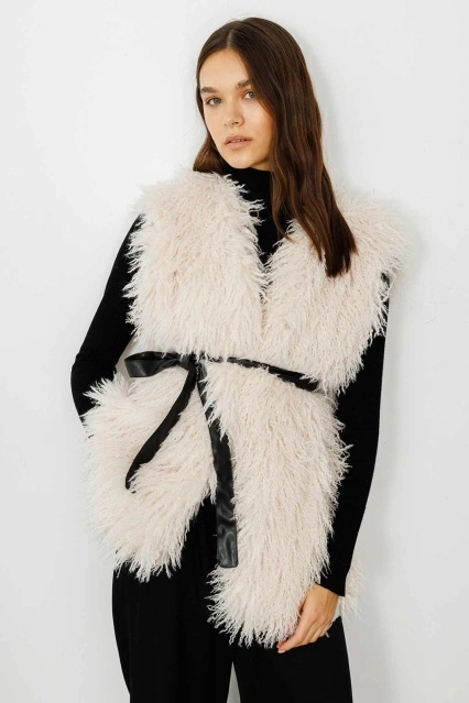 Selection Kabarık Tüylü Ekru Yelek