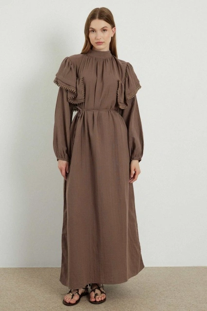 Şerit Detaylı Organik Kahve Müslin Elbise