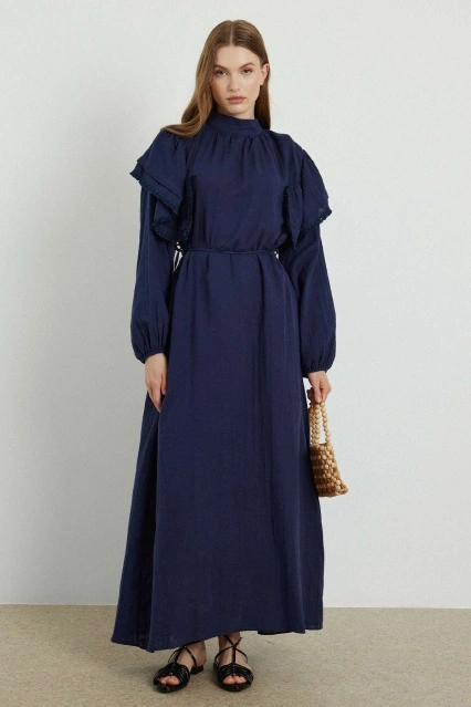 Şerit Detaylı Organik Lacivert Müslin Elbise