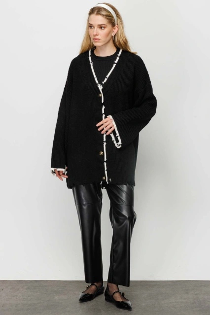 Şerit Detaylı Yırtıklı Triko Siyah Hırka