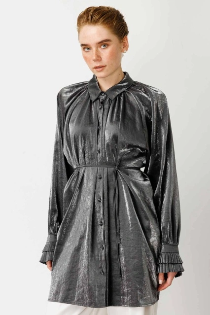 Kolları Piliseli Siyah Gömlek