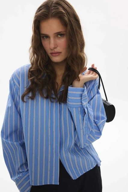 Taş İşlemeli Çizgili Koyu Mavi Gömlek Taş İşlemeli Çizgili Koyu Mavi Gömlek