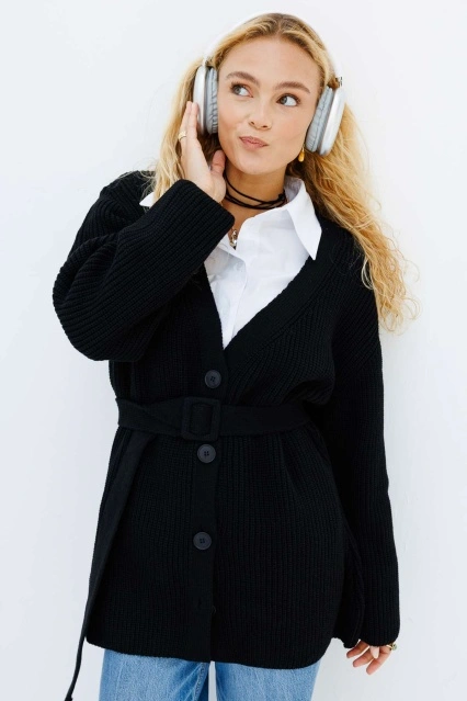 Tokalı Kemerli Siyah Hırka