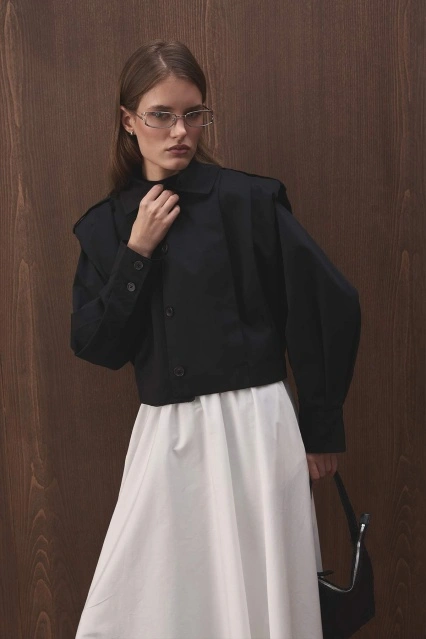 Vatkalı Gabardin Kısa Siyah Ceket