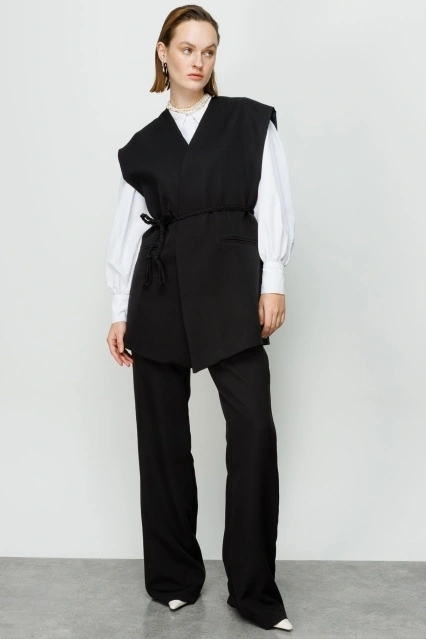 Örgü Kemerli Siyah Pantolon Takım