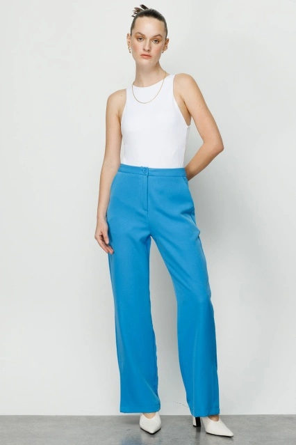 Yandan Yırtmaçlı Mavi Pantolon