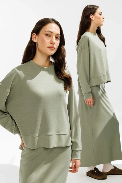 Yanları Yırtmaçlı Compact Çağla Sweatshirt Yanları Yırtmaçlı Compact Çağla Sweatshirt