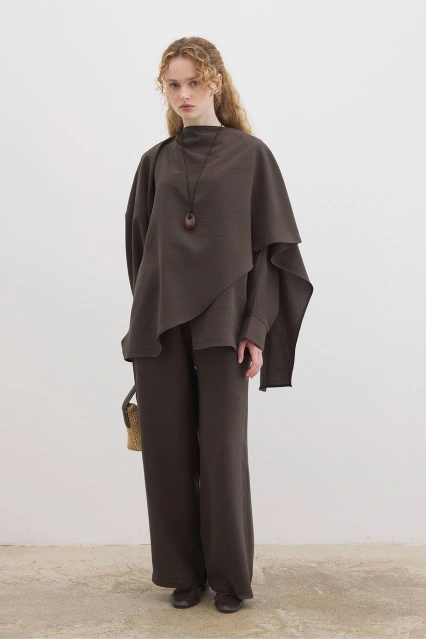 Yarasa Kol Pelerin Detaylı Kahve Pantolon Takım