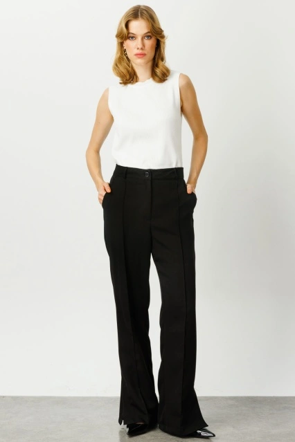 Yırtmaç Detaylı Kumaş Siyah Pantolon