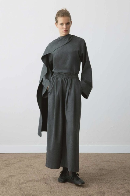 Yüksek Bel Dökümlü Pile Detaylı Antrasit Pantolon