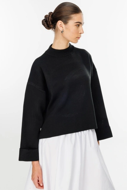 Yüksek Yaka Siyah Kazak