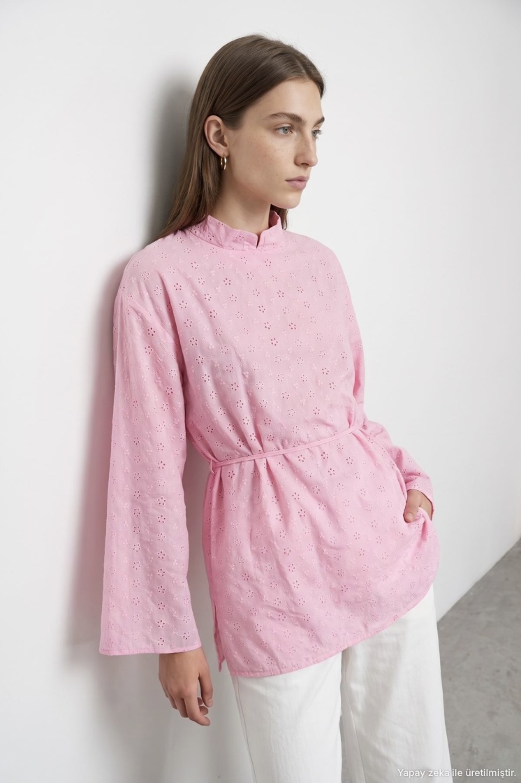 Mini Çiçek İşlemeli Soft Pembe Bluz