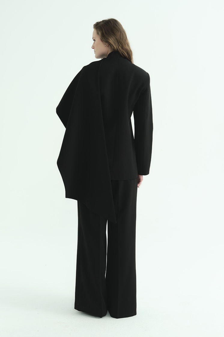 Pelerin Detaylı Siyah Blazer Ceket