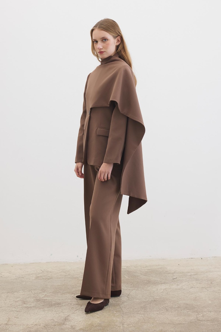 Pelerin Detaylı Vizon Blazer Ceket