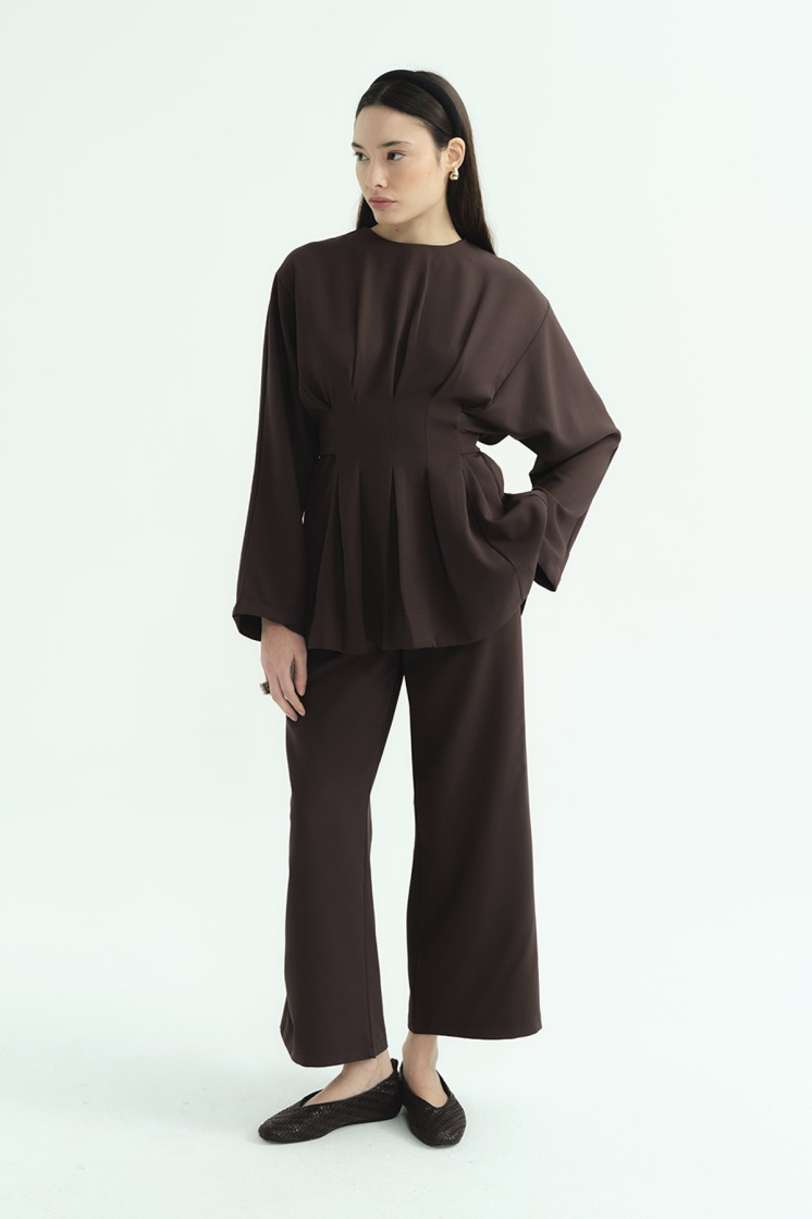 Pile Detaylı Bluz Kahve Pantolon Takım